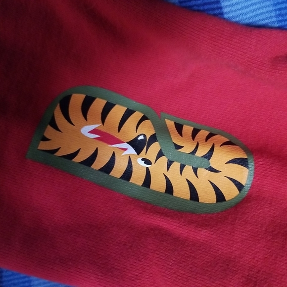 Red A Bathing Ape Sweater - Picture 6 of 11